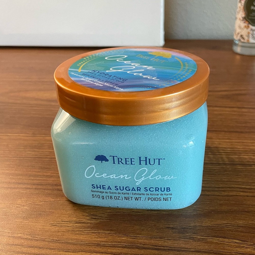 Add to any purchase for free✨ Tree Hut Ocean Glow Body Scrub
